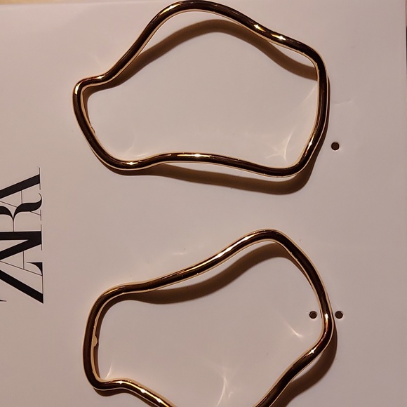 Gold tone earrings - Picture 4 of 4